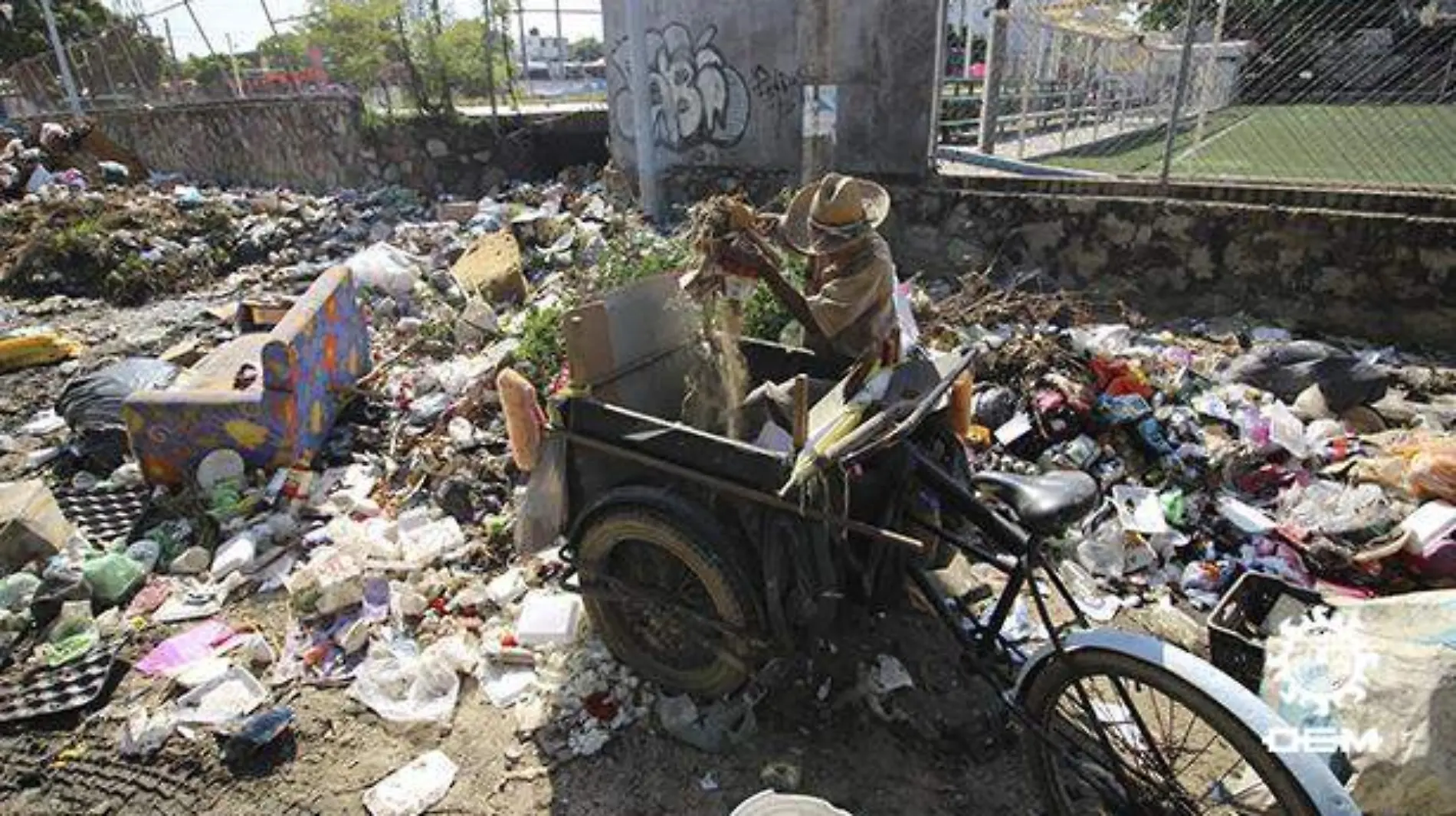 Acapulco - Basura llena las calles de Acapulco 7